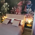 Aurora Flowers - Two And Free Parking Near Center And Train Station Модена