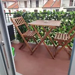 Aurora Flowers - Two And Free Parking Near Center And Train Station Апартаменты *