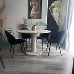 Aurora Flowers - Two And Free Parking Near Center And Train Station Modena