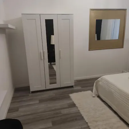 Aurora Flowers - Two And Free Parking Near Center And Train Station *