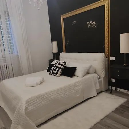 Aurora Flowers - Two And Free Parking Near Center And Train Station מודנה