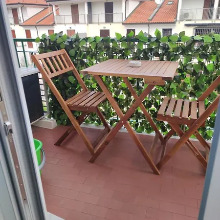 Aurora Flowers - Two And Free Parking Near Center And Train Station Apartman *