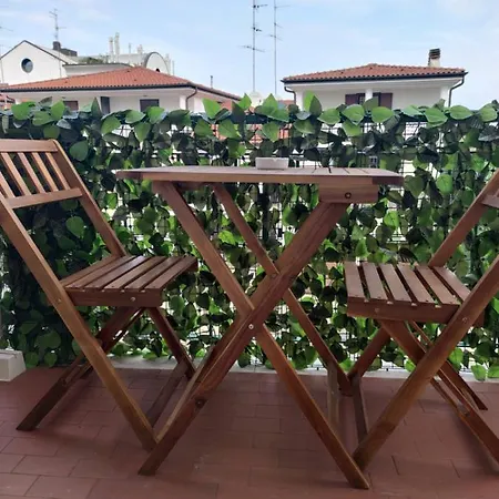 Aurora Flowers - Two And Free Parking Near Center And Train Station Daire Modena