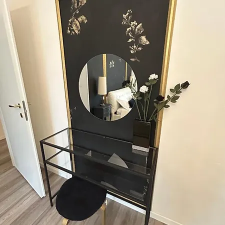 Daire Aurora Flowers - Two And Free Parking Near Center And Train Station