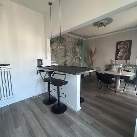Апартаменты Aurora Flowers - Two And Free Parking Near Center And Train Station *